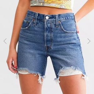 Levi’s 501 Mid thigh short